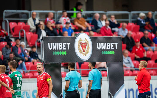En skylt med Unibets logotyp