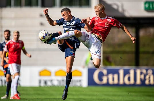 Degerfors Nikola Djurdjic och Kalmars Carl Gustafsson
