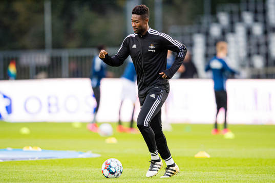 Alexander Banor Tettey of Rosenborg warms up
