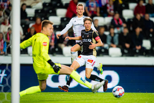 Erlend Dahl Reitan of Rosenborg and Niklas Brønsted