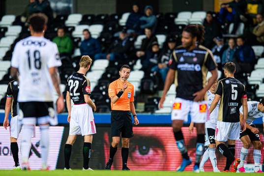 Tore Hansen, referee
