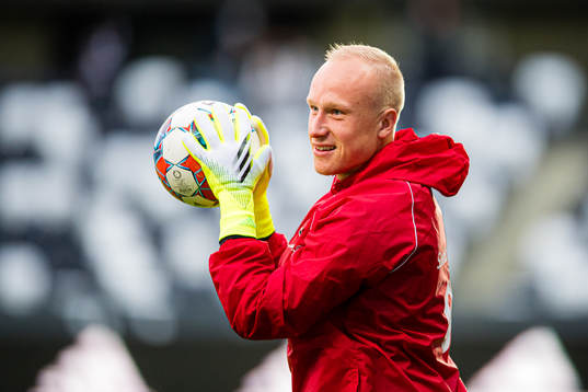 Julian Faye Lund of Rosenborg warms up