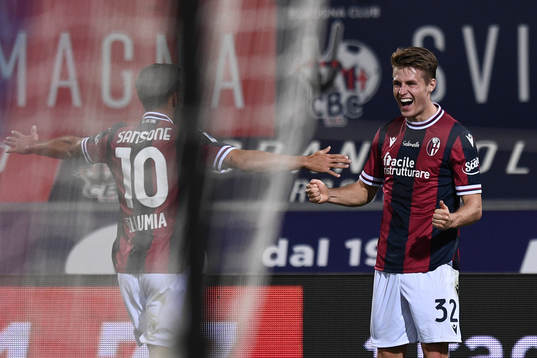 Mattias Svanberg of Bologna celebrates