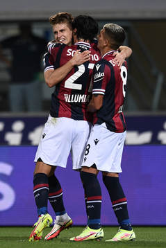 Mattias Svanberg of Bologna celebrates