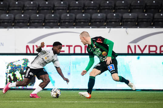 Örebros Kevin Wright och Varbergs Anton Liljenbäck