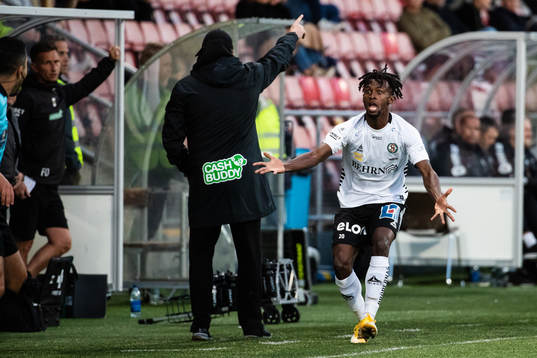 Örebros Rickard Emeka Friday reagerar