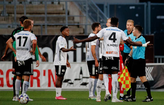 Örebros Nasiru Moro reagerar