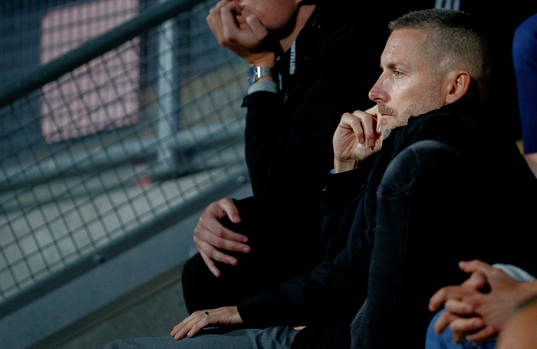 Örebros sportchef Axel Kjäll på läktaren