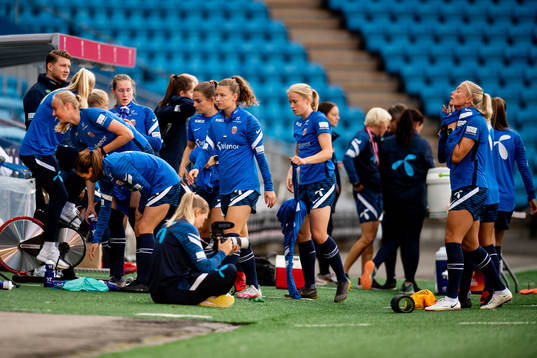 Synne Skinnes Hansen and the other players of the Norwegian