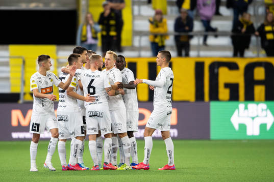 Häckens Alexander Jeremejeff jublar