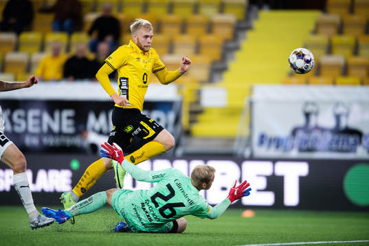 Elfsborgs Sveinn Aron Gudjohnsen gör 4-2 bakom Häckens