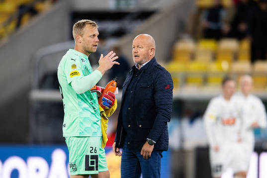 Häckens tränare Per-Mathias Högmo och målvakt Peter