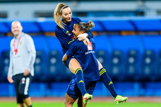 Kosovare Asllani and Madelen Janogy of the Swedish women's
