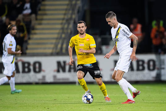 s Mikael Lustig och Mjällbys Kadir Hodzic