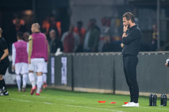 s tränare Bartosz Grzelak deppar