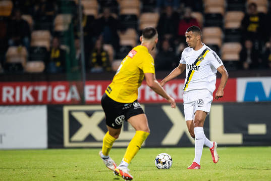s Nabil Bahoui och Mjällbys Max Watson