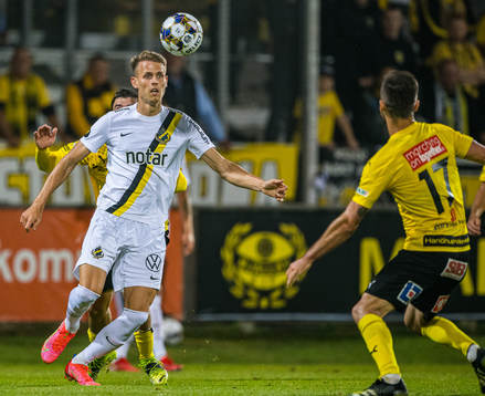 s Bojan Radulovic 0ch Mjällbys Carlos Moros Gracia