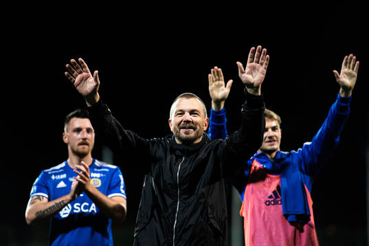 Sundsvalls tränare Henrik Åhnstrand jublar