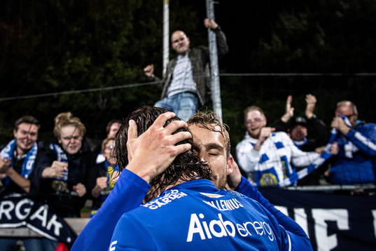 Sundsvalls Pontus Engblom och Linus Hallenius jublar