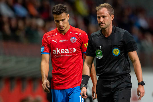 Helsingborgs Assad Al Hamlawi och domare Richard Sundell