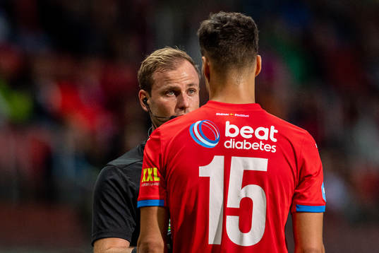 Domare Richard Sundell och Helsingborgs Assad Al Hamlawi