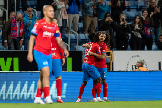 Helsingborgs Benjamin Acquah och Adam Kaied jublar