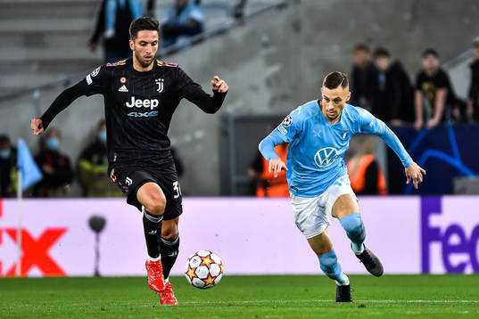 Rodrigo Bentancur of Juventus and Veljko Birmancevic of