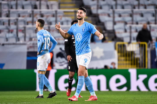 Antonio Colak of Malmö FF looks dejected