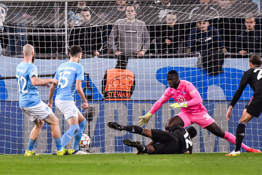 Alex Sandro of Juventus scores the 0-1 goal behind