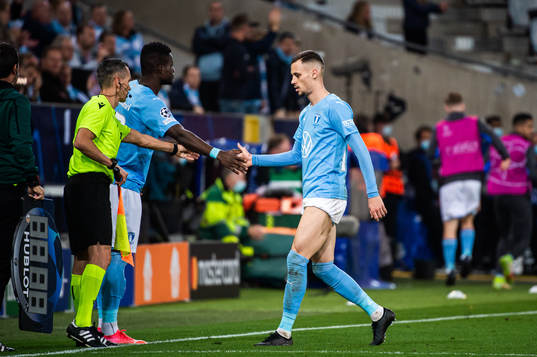 Malik Abubakari and Veljko Birmancevic of Malmö FF