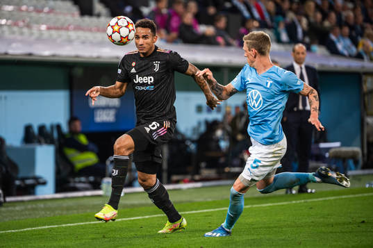 Luiz Da Silva Danilo of Juventus and Sören Rieks of Malmö