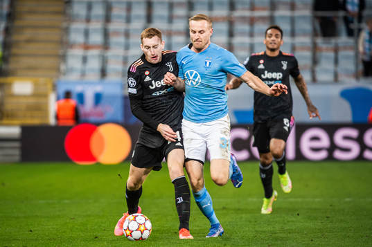Franz Brorsson of Malmö FF and Dejan Kulusevski of Juventus