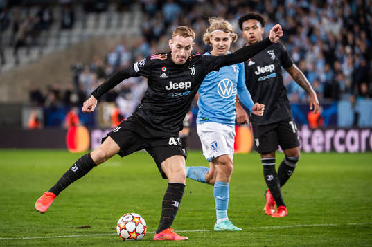 Dejan Kulusevski of Juventus and Sebastian Nanasi of Malmö