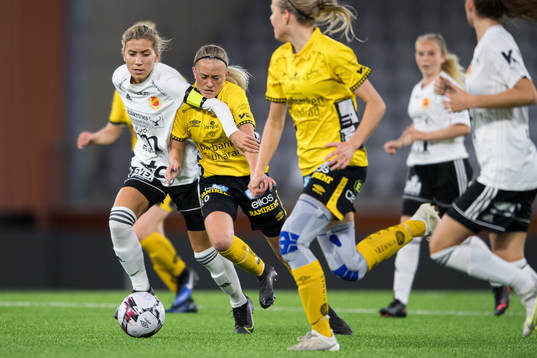 Skoftebyns Elsa Bjurström och Elfsborgs Matilda Ståhlbom