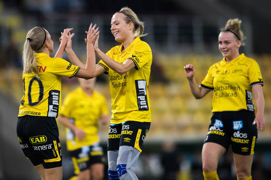 Elfsborgs Matilda Ståhlbom Karlsson jublar med Maja