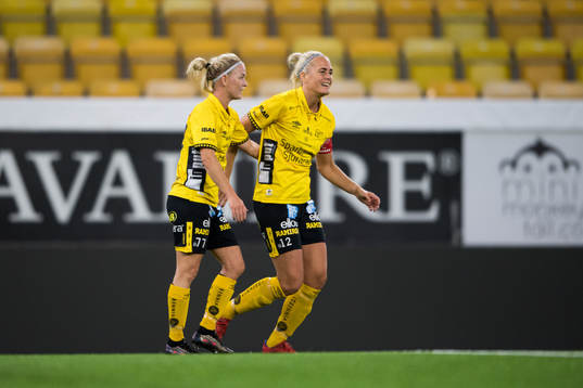 Elfsborgs Sara Jardving jublar med Ellen Larsson