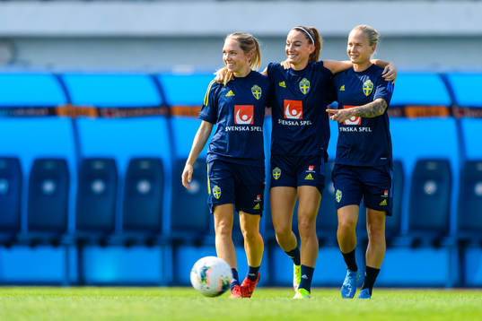 Elin Rubensson, Kosovare Asllani and Filippa Curmark of the