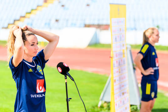 Kosovare Asllani and Elin Rubensson of the Swedish women's