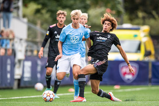 Ludvig Nicklasson of Malmö FF and Felix Nzouango of