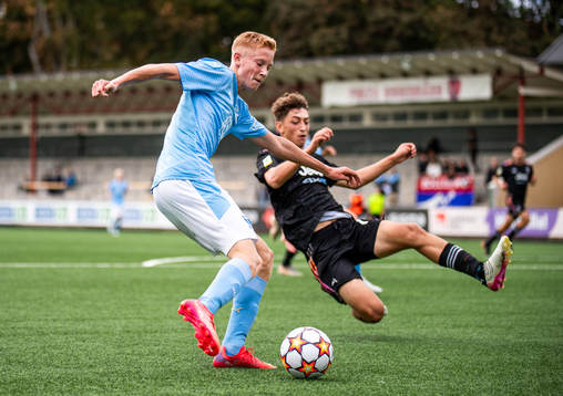 Hugo Larsson of Malmö FF and Jonas Jakob Rouhi of Juventus