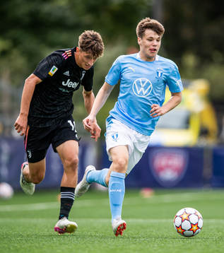 Jonas Jakob Rouhi of Juventus and August Karlin of Malmö FF