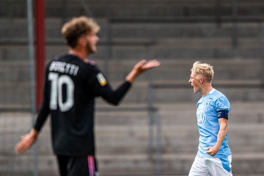 Melker Widell of Malmö FF celebrate the 1-1 goal