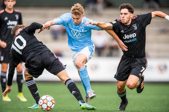 Hugo Bolin of Malmö FF and Luis Hasa of Juventus