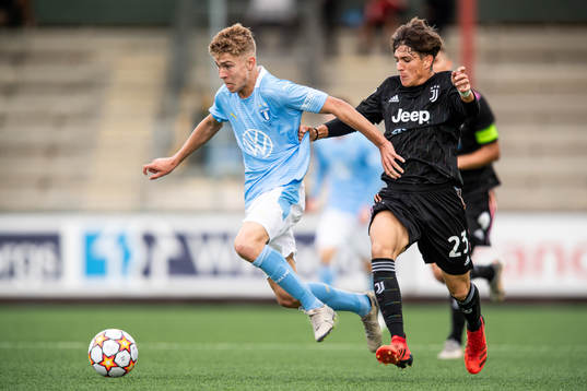 Hugo Bolin of Malmö FF and Nicolo Ledonne of Juventus
