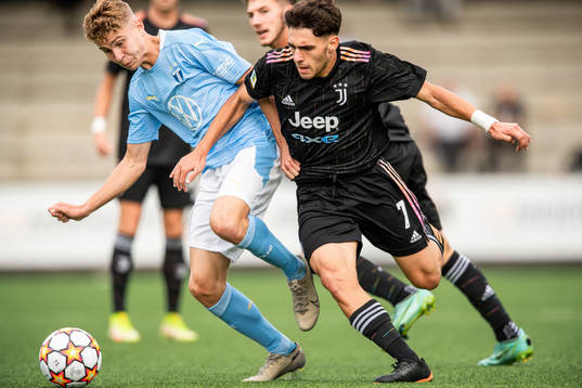 Hugo Bolin of Malmö FF and Luis Hasa of Juventus