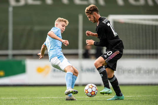 Hugo Bolin of Malmö FF and Andrea Bonetti of Juventus