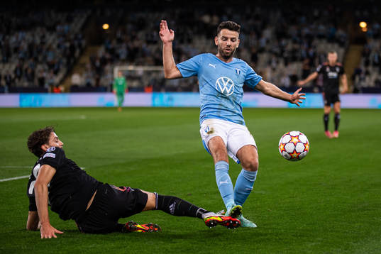 Manuel Lucatelli of Juventus and Erdal Rakip of Malmö FF