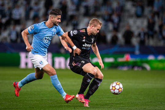Antonio Colak of Malmö FF and Matthijs De Ligt of Juventus