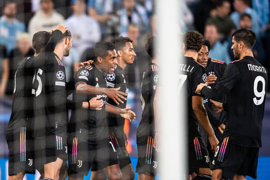 Alex Sandro of Juventus celebrate with teammates