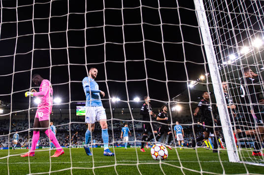 goalkeeper Ismael Diawara and Lasse Nielsen of Malmö FF
